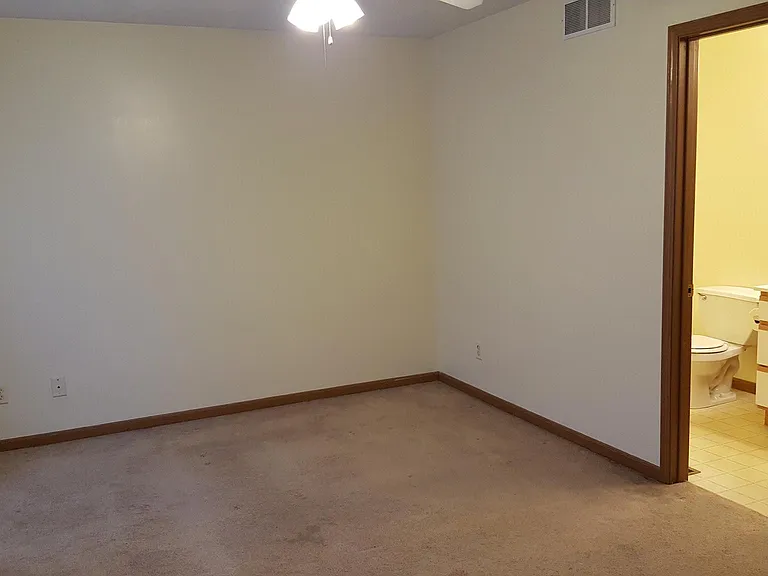 237 Crossing Dr — Photo 11