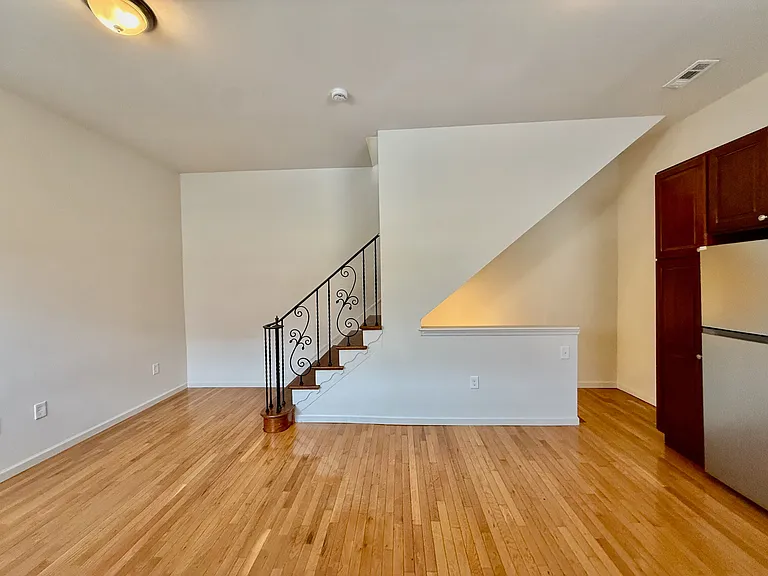 2000 S Chadwick St — Photo 3