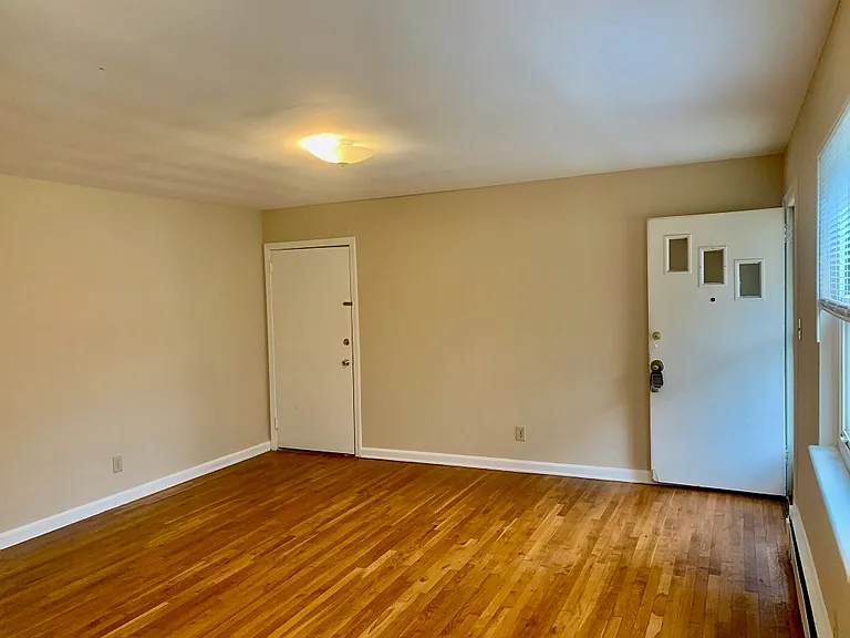 1027 Dacian Ave — Photo 2