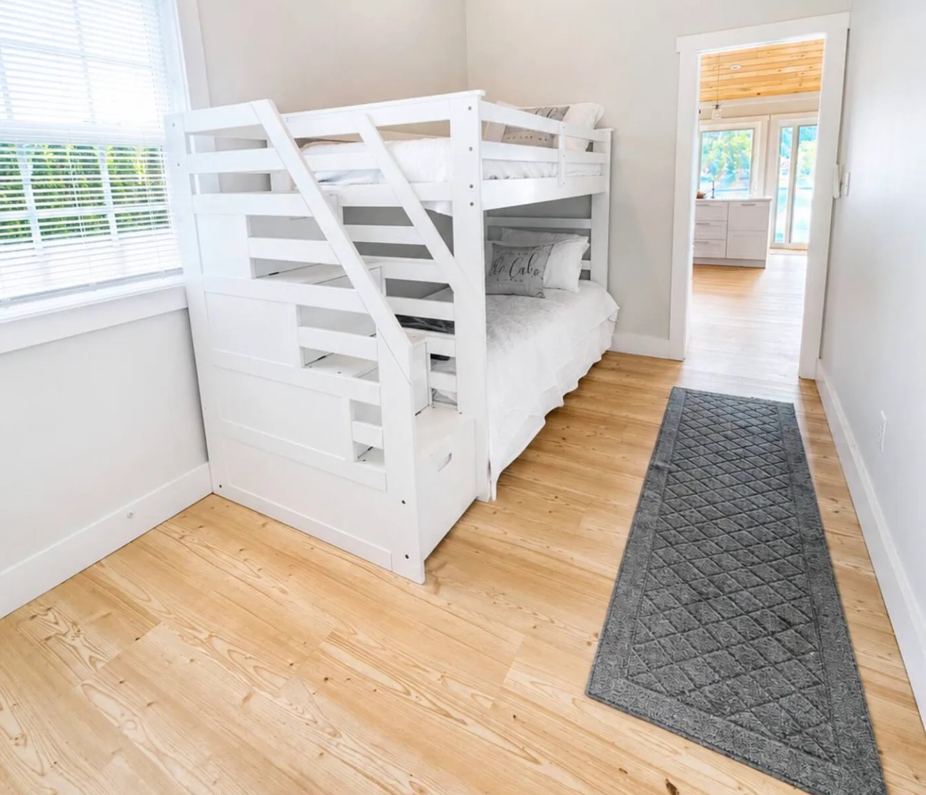 2 bed, 880 sqft, $8,050 — Photo 3