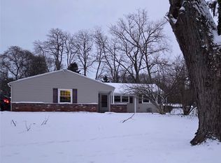 98 Harvest Rd, Fairport, NY 14450