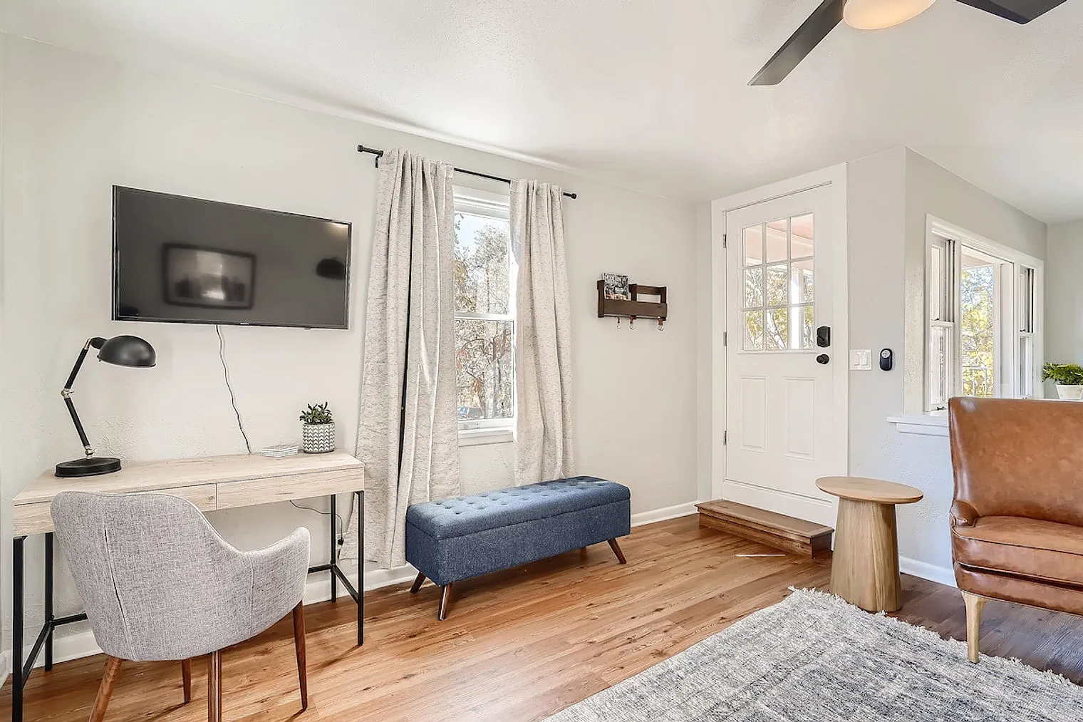 1 bed, 1.0 bath, 570 sqft, $2,977 — Photo 4