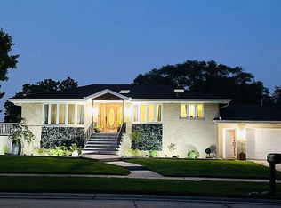 6475 W 88th Pl, Oak Lawn, IL