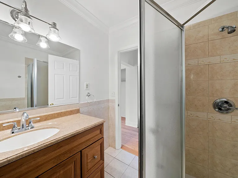 411 N Kenwood Ave — Photo 7