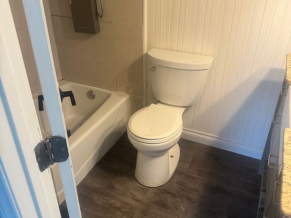 4th image of 315 N Mission Rd #315