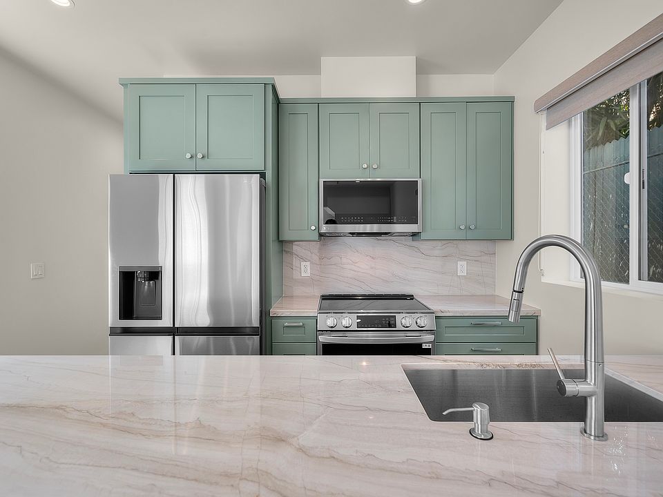 1st image of 1339 1/2 N Formosa Ave #1/2