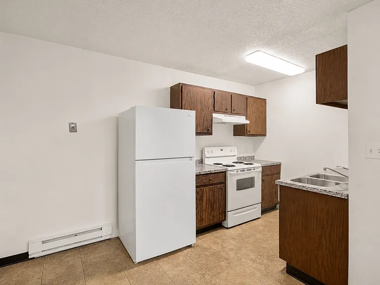 Plum Tree Apartments - 1 & 2 BEDROOMS — Photo 6
