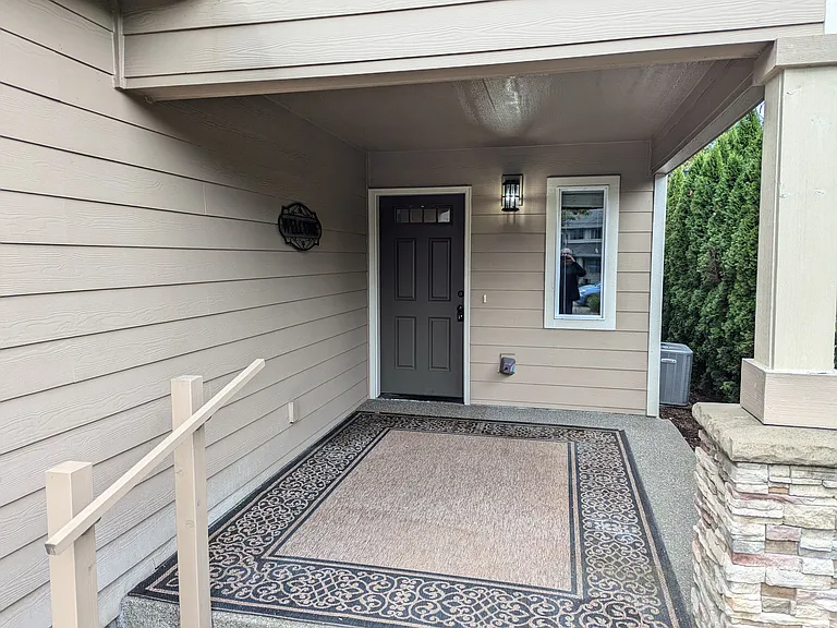 409 Madrona Ave SE — Photo 2