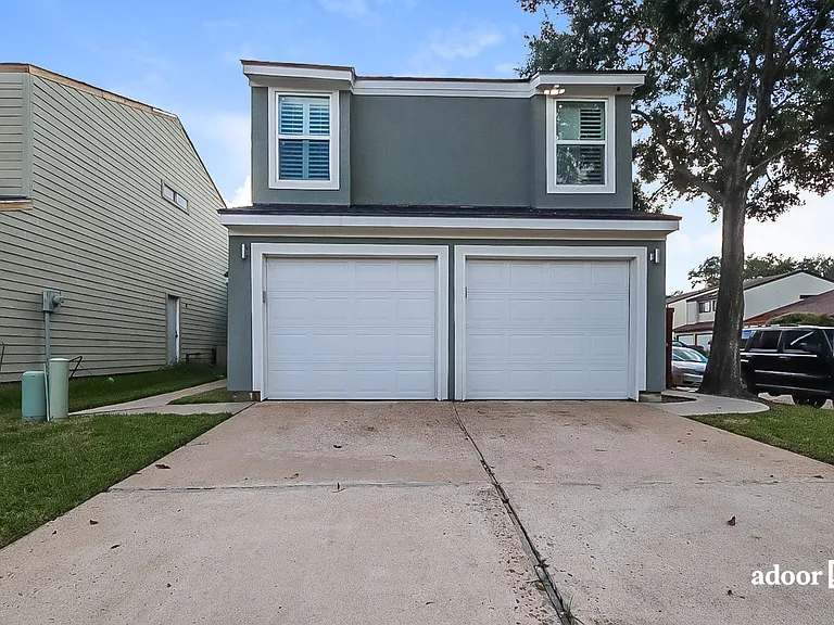 10329 Rockcrest Dr — Photo 1