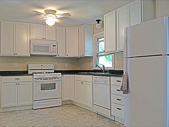3rd image of 12 Wakefield Dr