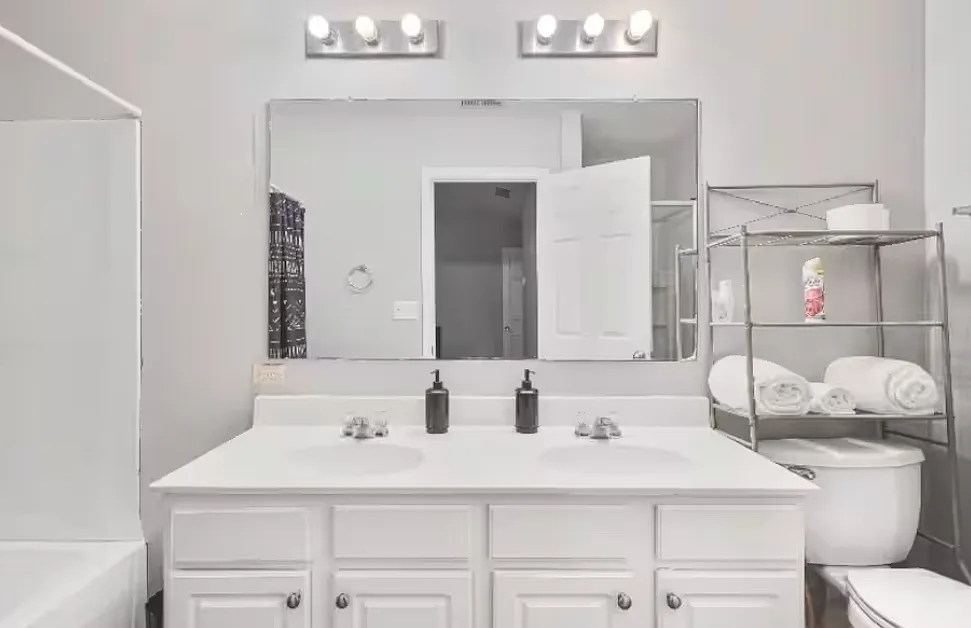 741 Crestwell Cir SW — Photo 1