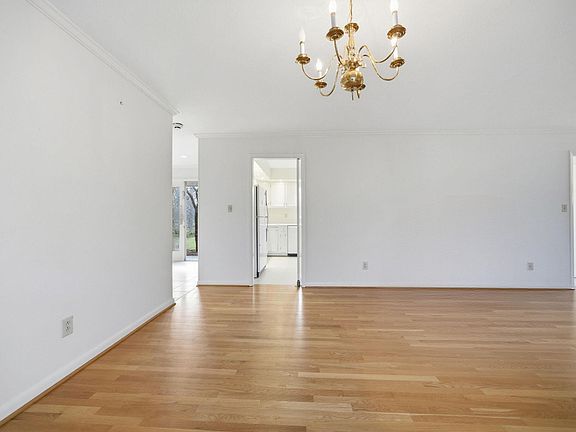 20th image of 2044 Manor Dr