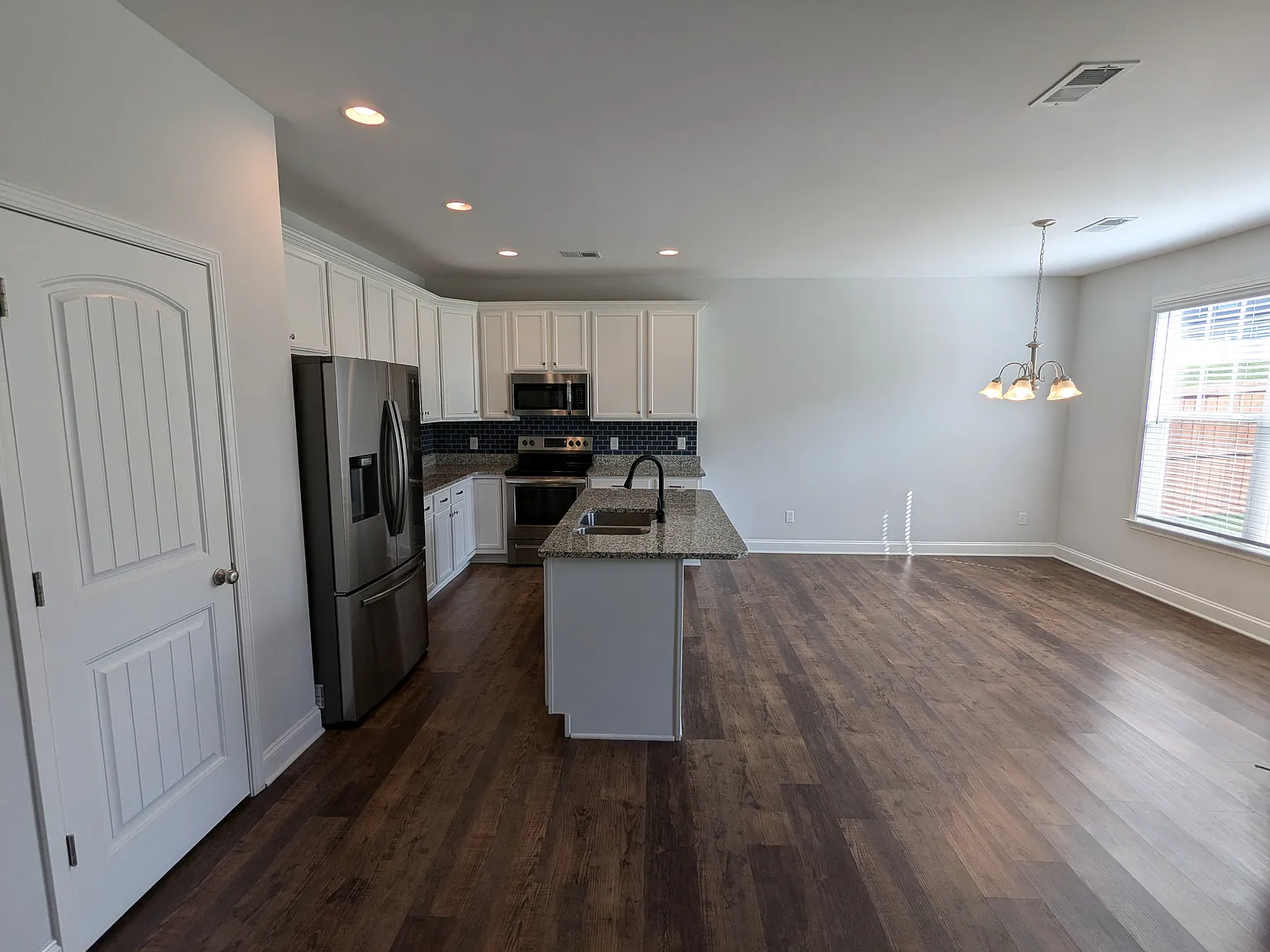 3 bed, 2.5 bath, 1912 sqft, $2,050 — Photo 4