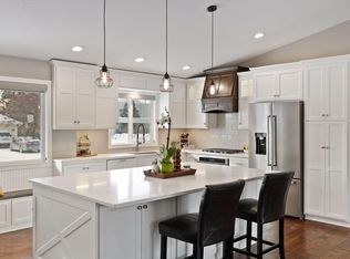 7878 Chesshire Ln N, Maple Grove, MN 55311