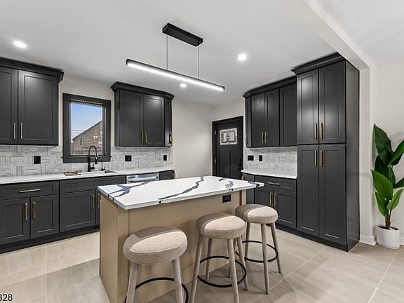 3rd image of 79 3Rd St