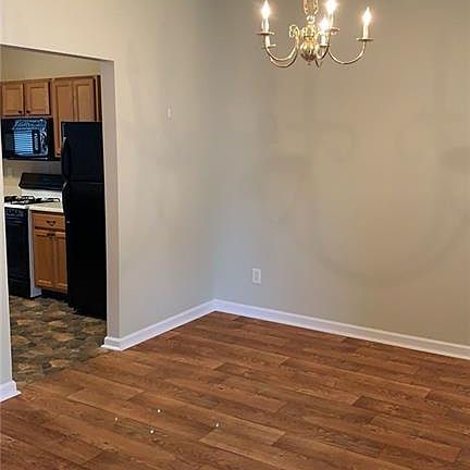 3rd image of 952 Tree Creek Blvd