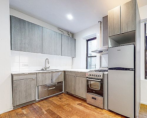 3rd image of 254 Seaman Ave APT C2