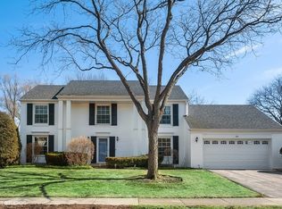 307 Powder Horn Dr, Northbrook, IL 60062