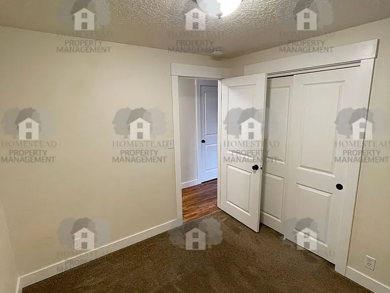 425 S 8th St — Photo 26