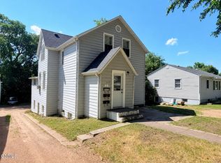 618 N 19th St, Bismarck, ND 58501