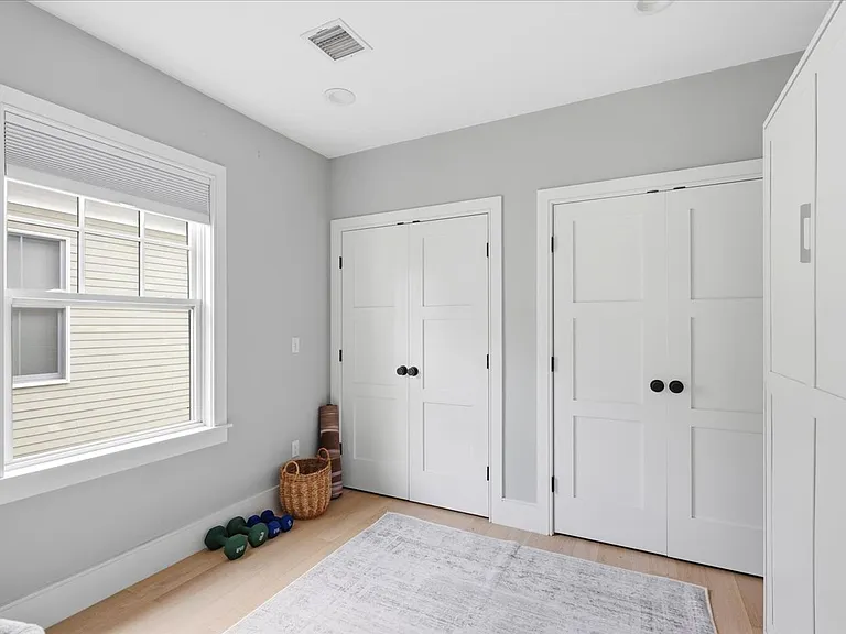 613 E 6th St #3 — Photo 15