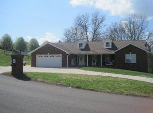 214 Oakwood Estates Dr, Lenoir City, TN 37772