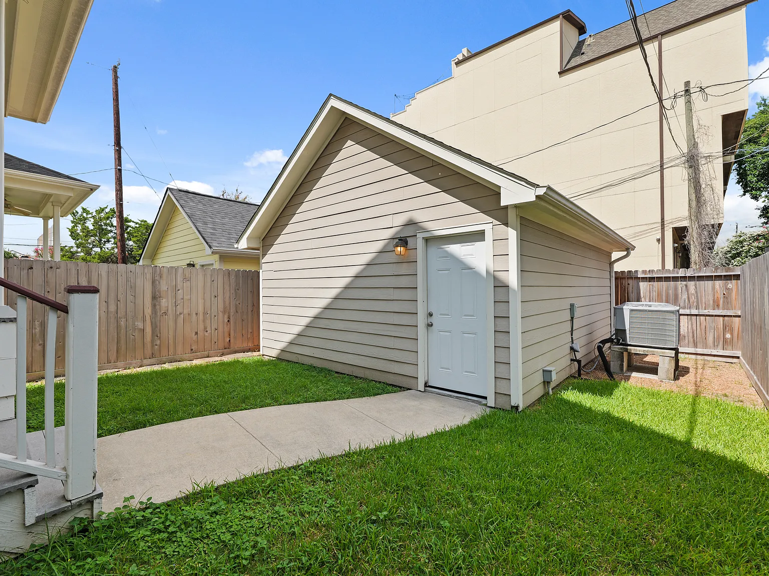West 16th Street (1053) - P - 1 — Photo 4