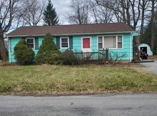 8 Lakeview Rd S, Stockholm, NJ 07460