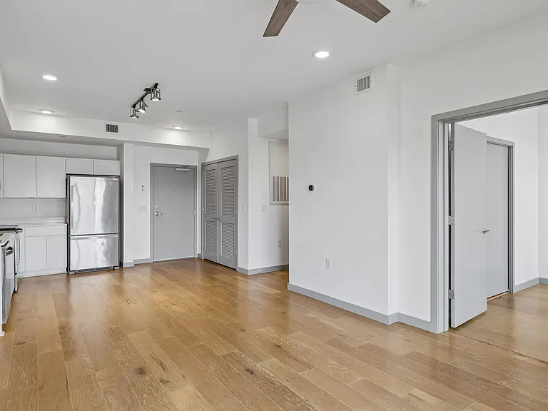 400 Herron Dr #418 — Photo 9