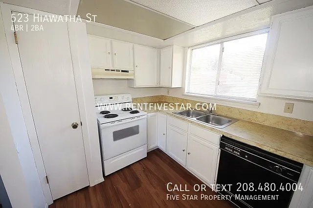 523 Hiawatha St — Photo 4