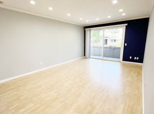 2452 W Bayshore Rd APT 2, Palo Alto, CA 94303