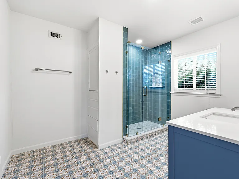8561 Strathmore Dr — Photo 14