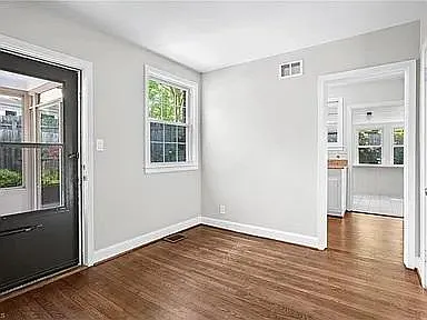 1409 Chelsea St — Photo 8