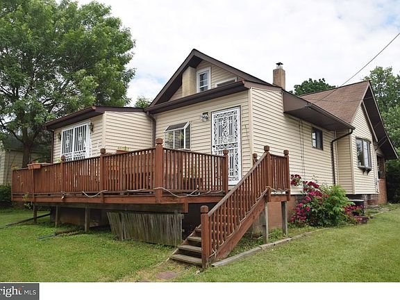 2nd image of 1217 Spruce Ave