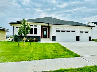 17756 Townsend Dr, Clive, IA 50325