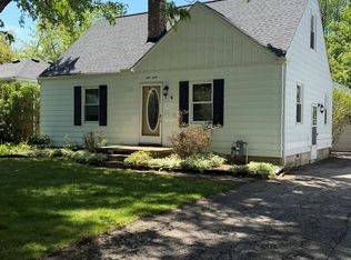 160 Ascot Rd, Waterford, MI 48328