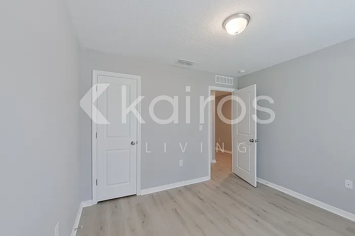 8833 N Vienna Dr — Photo 10