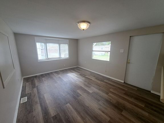 4th image of 2821 Hillcrest Ave #11