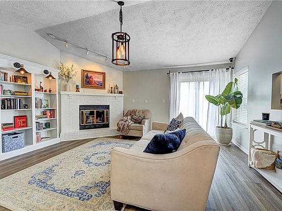 3rd image of 3733 Ontario Cir