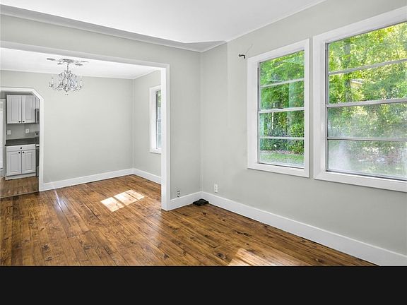 3rd image of 206 E Hall St