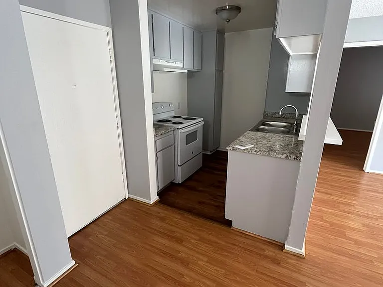 400 S. Kingsley Drive — Photo 58