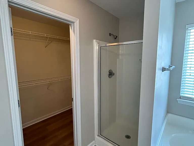 495 Walnut Woods Dr — Photo 8