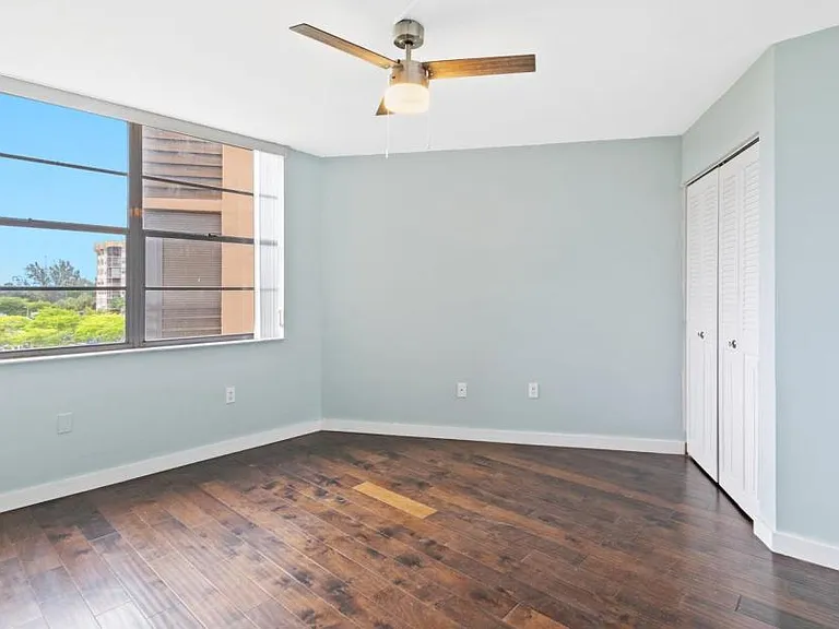 1100 Saint Charles Pl #408 — Photo 18