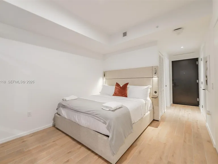 398 NE 5th St #3505 — Photo 6