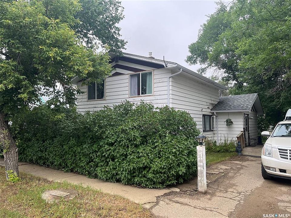 1st image of 164 4th STREET W