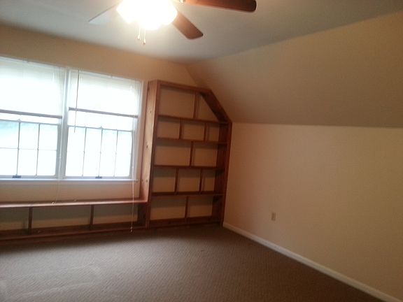 Upstairs bedroom (3)