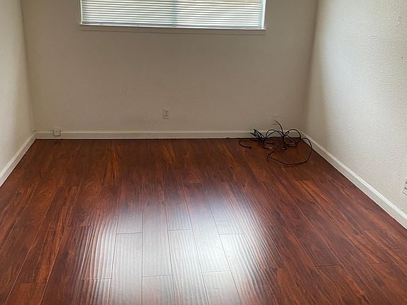 2nd image of 1380 Carnelian Dr APT 4