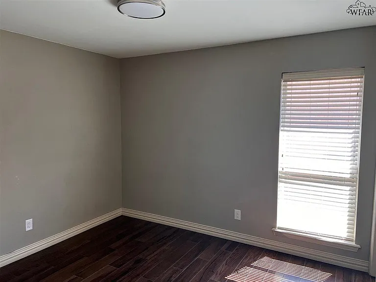 4928 Spring Hill Dr — Photo 12