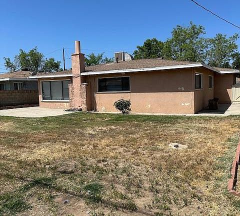 5th image of 44146 Fern Ave