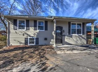 5310 Robinwood Rd, Louisville, KY 40218